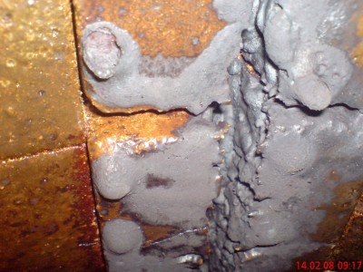 Расплавленый шамот, эксперимент.JPG (725.48 КБ) 2932 просмотра Пробовали ради эксперимента поднять максимальную температуру в топке на мазуте и отработке, шамотный кирпич стал плавиться как масло.